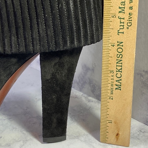 Louis Vuitton Suede Knee High Ridge Accent Heeled Boots 38.5 - Picture 8 of 11